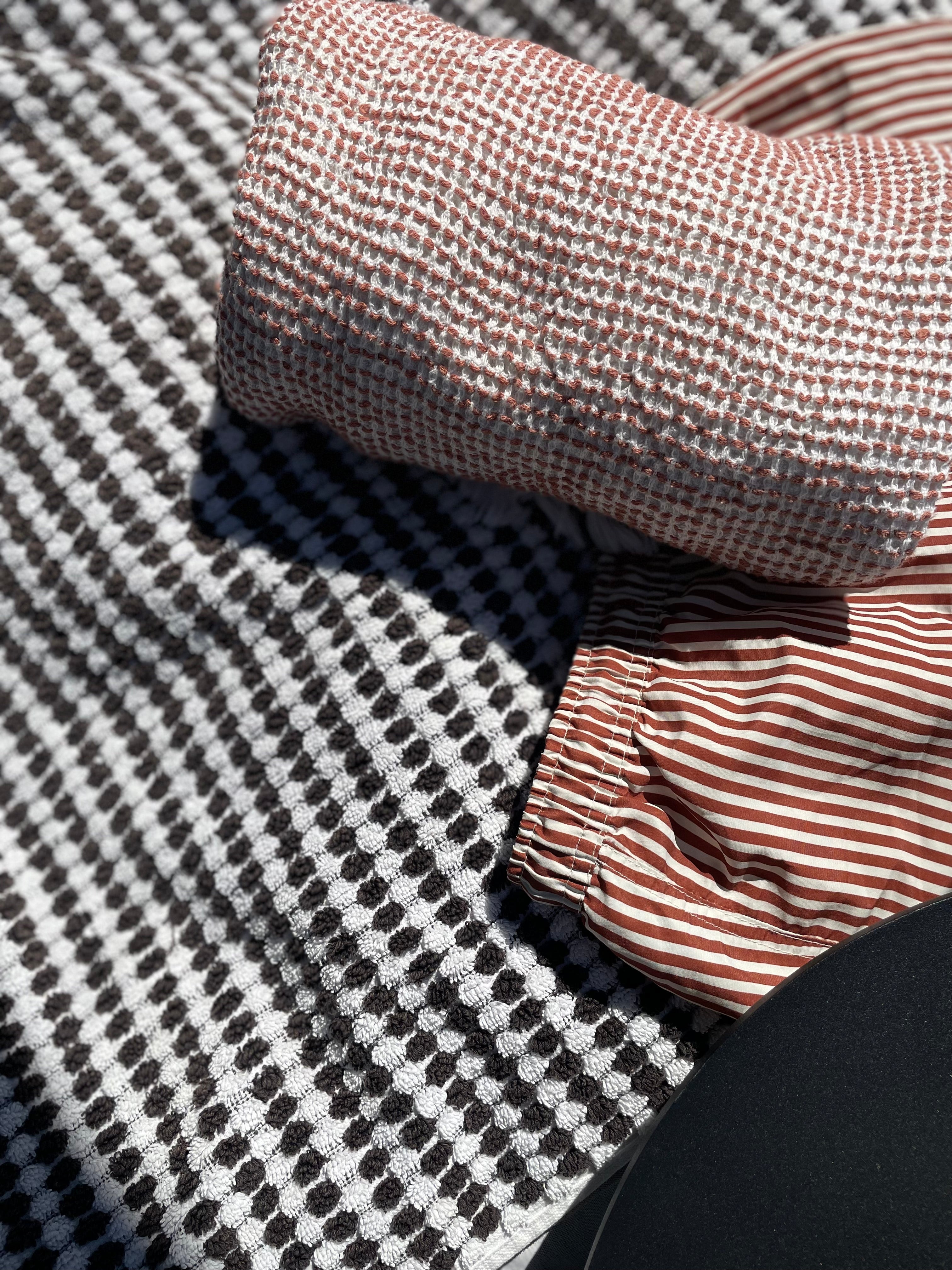 Pom pom handdoek zwart-wit