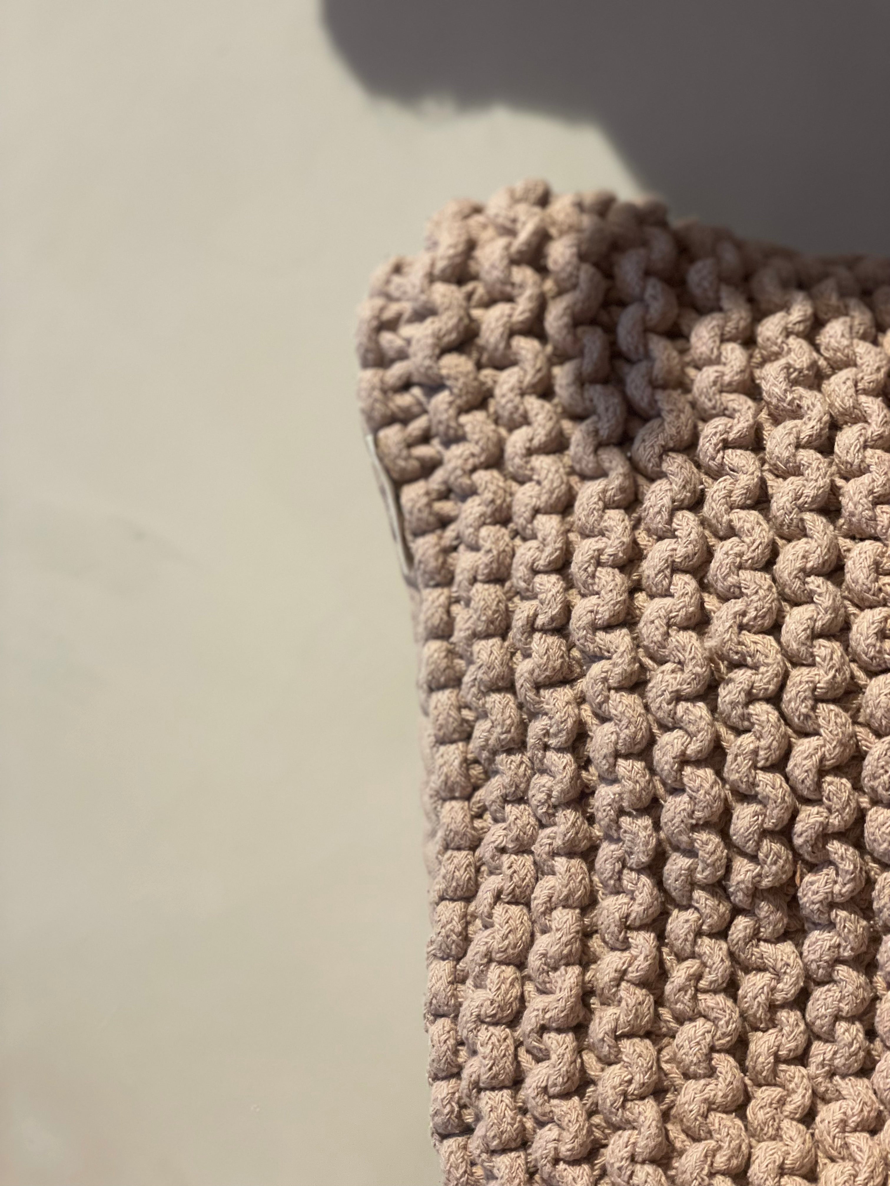 Coussin en corde noisette