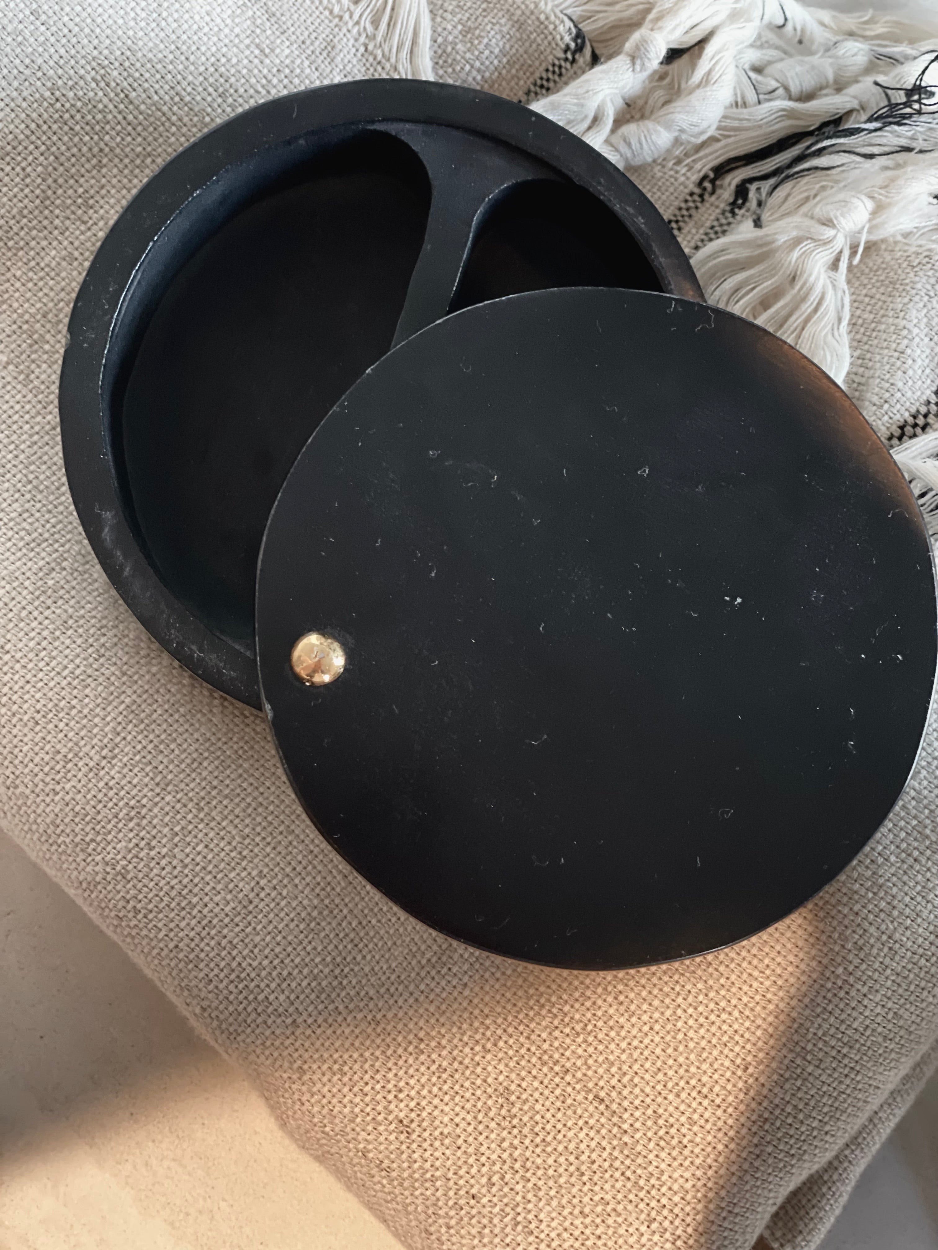 Manja potje in speksteen
