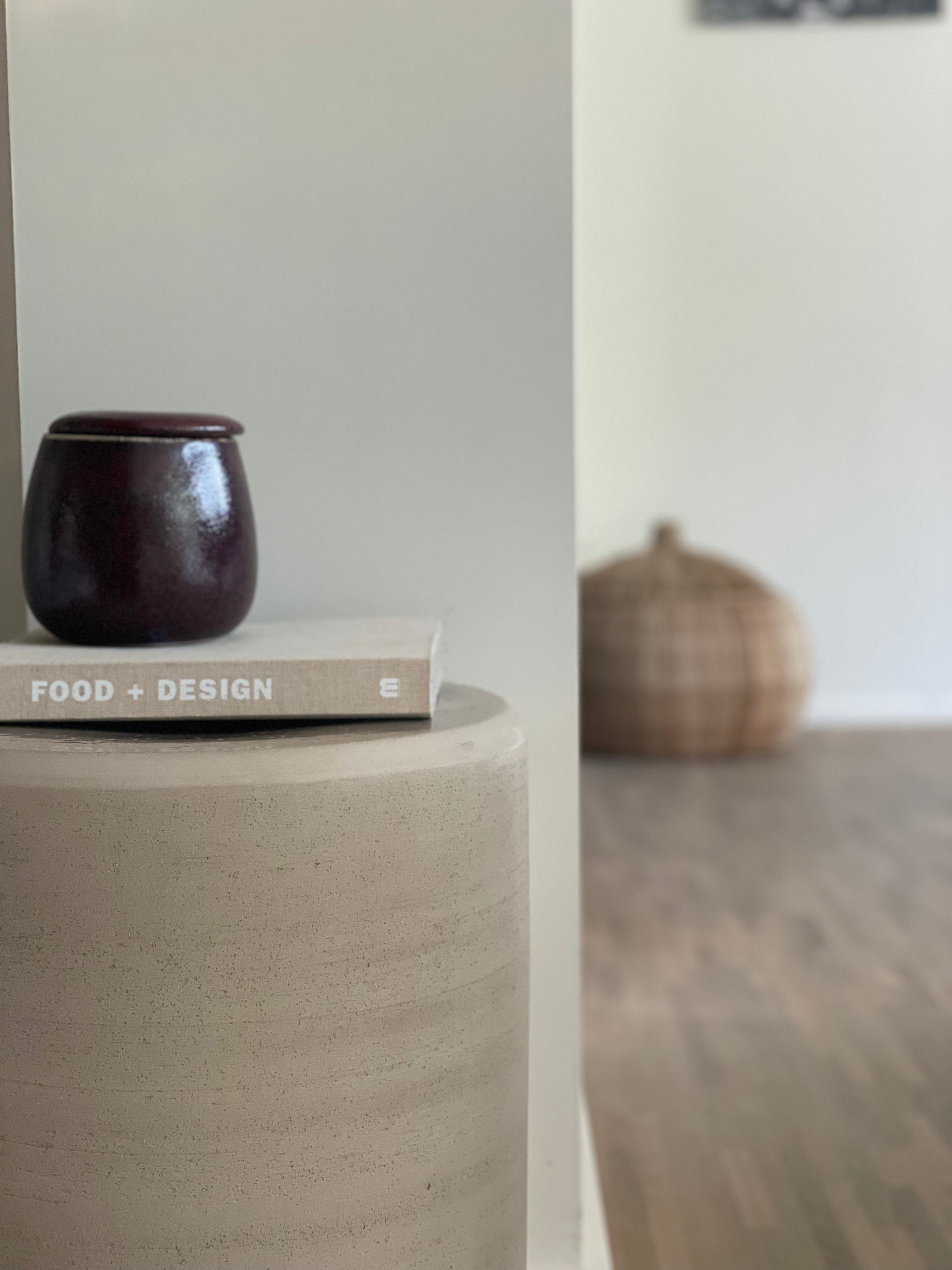 Side table beige Pawn - Marie Michielssen