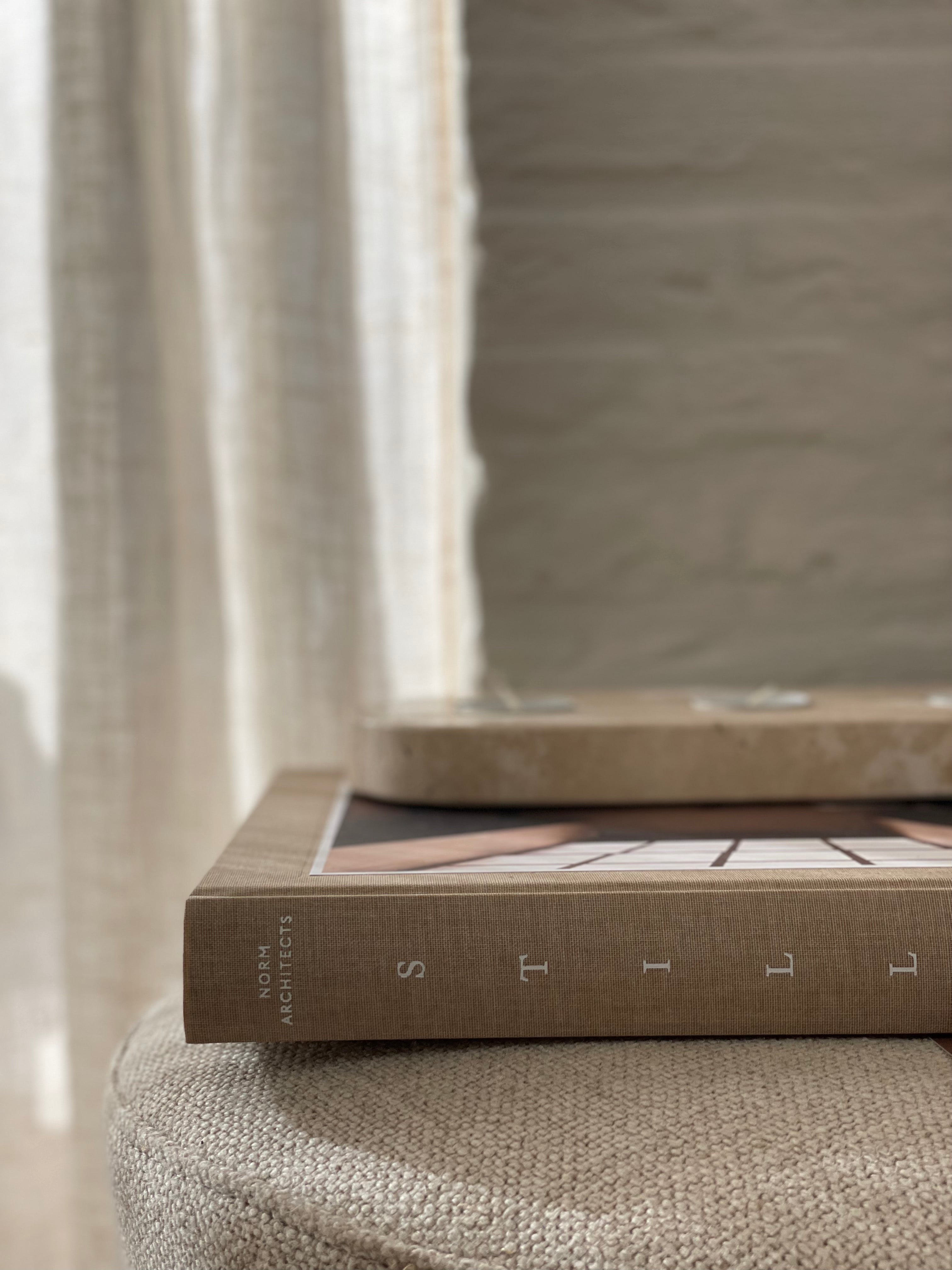 Candle holder in Travertine
