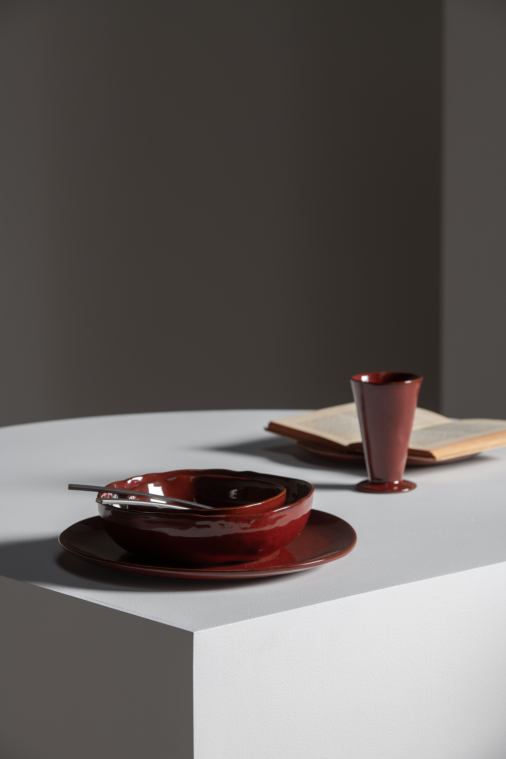 Bord L - La Mère by Marie Michielssen - Venetian red