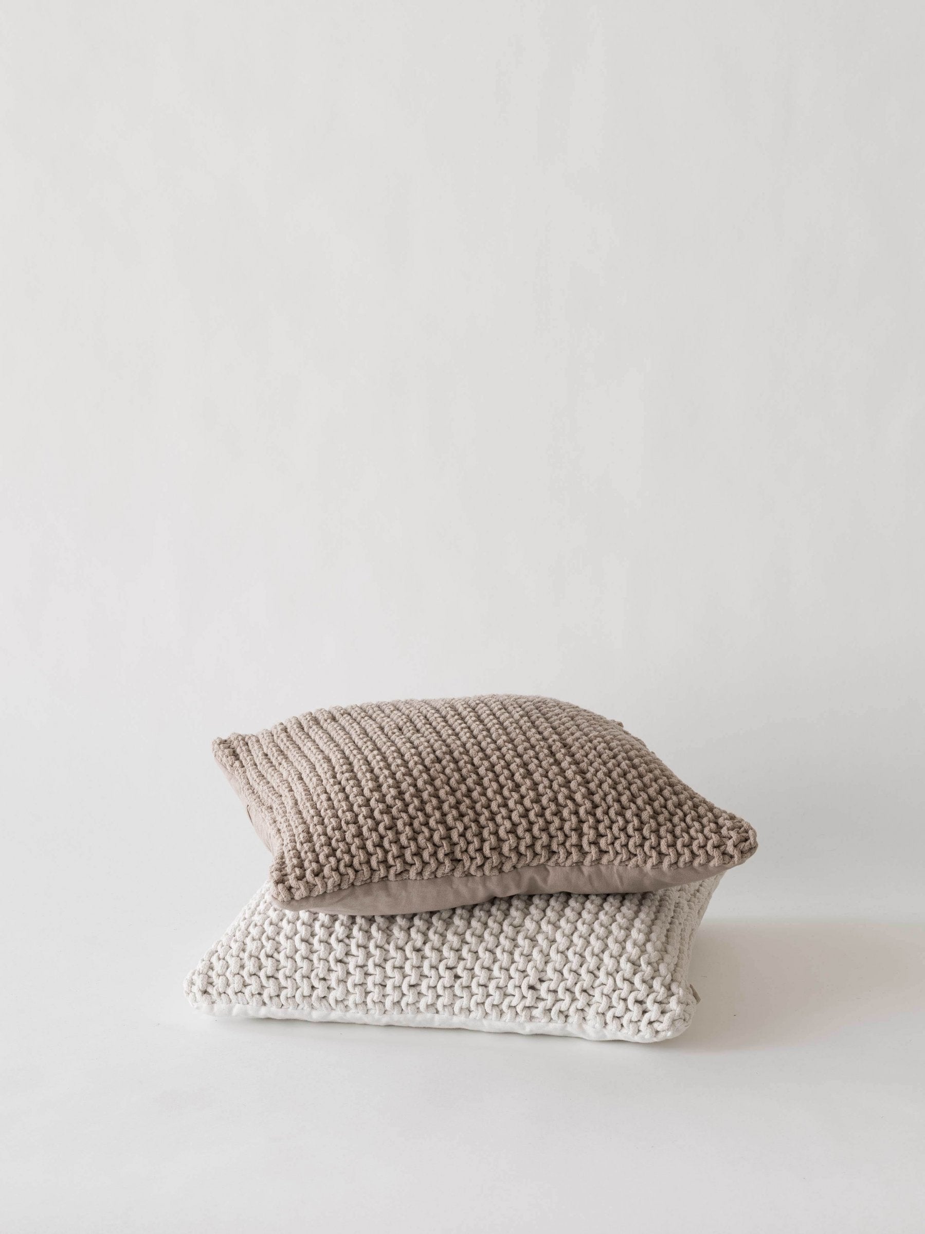 Coussin en corde noisette