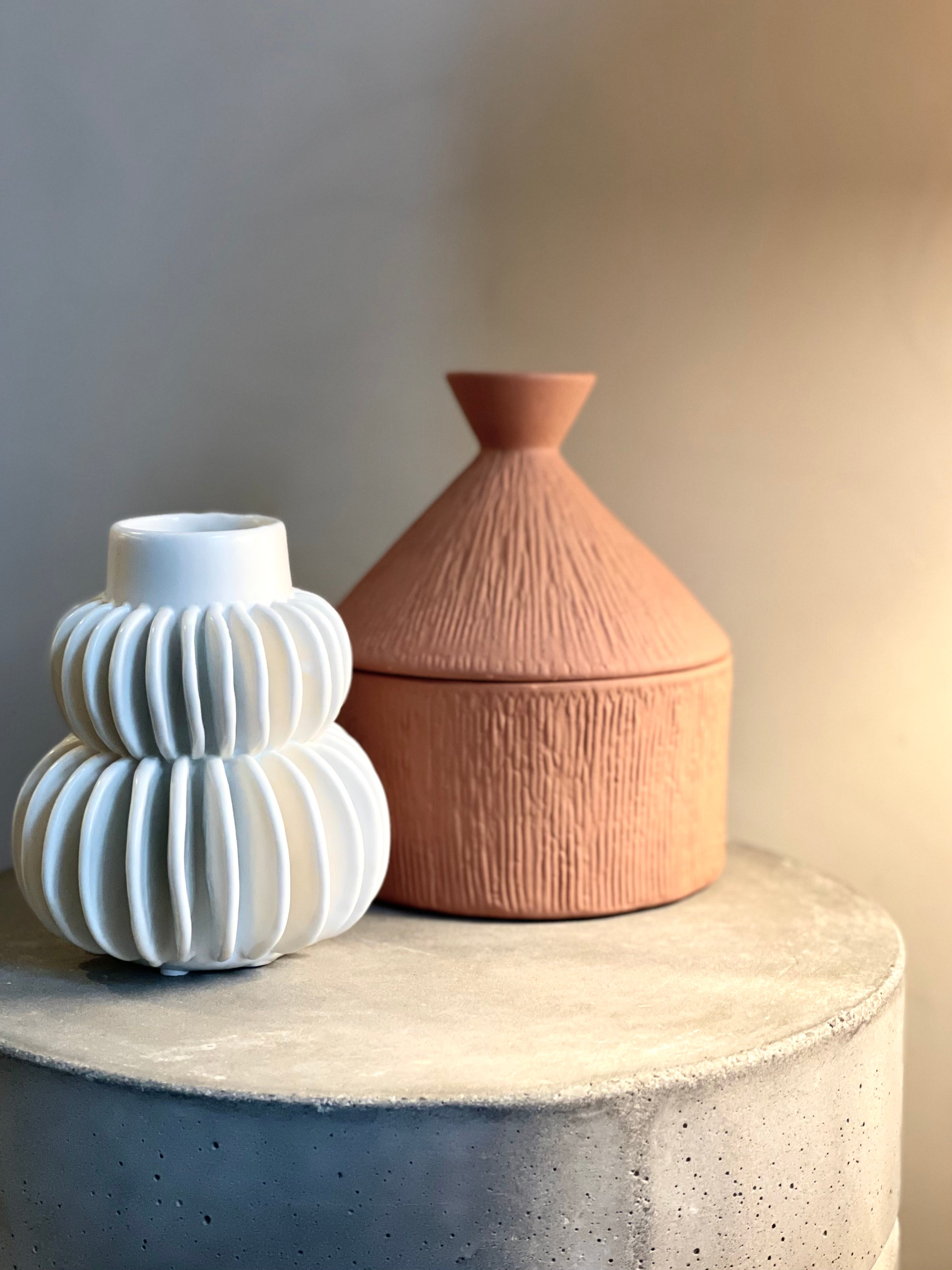 Rond betonnen krukje Marie Michielssen