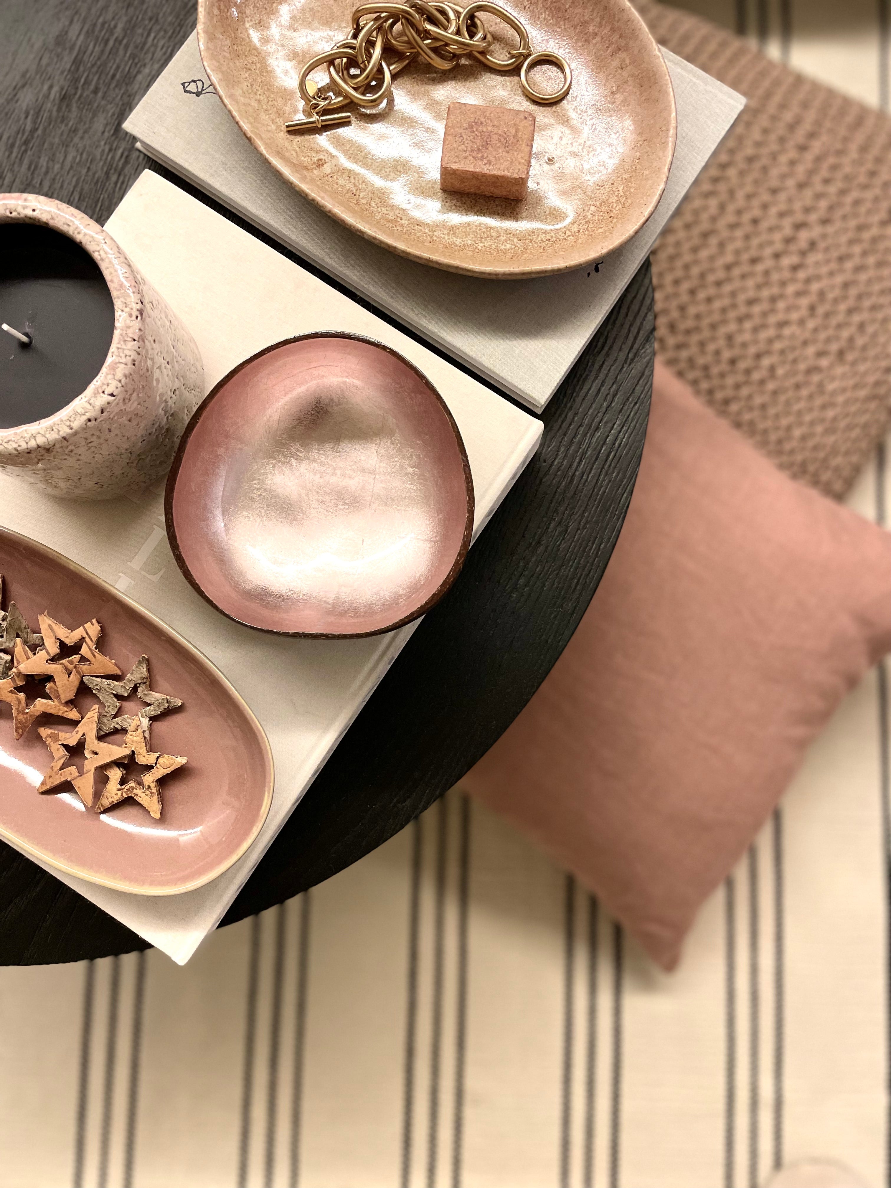 Pink oval plate