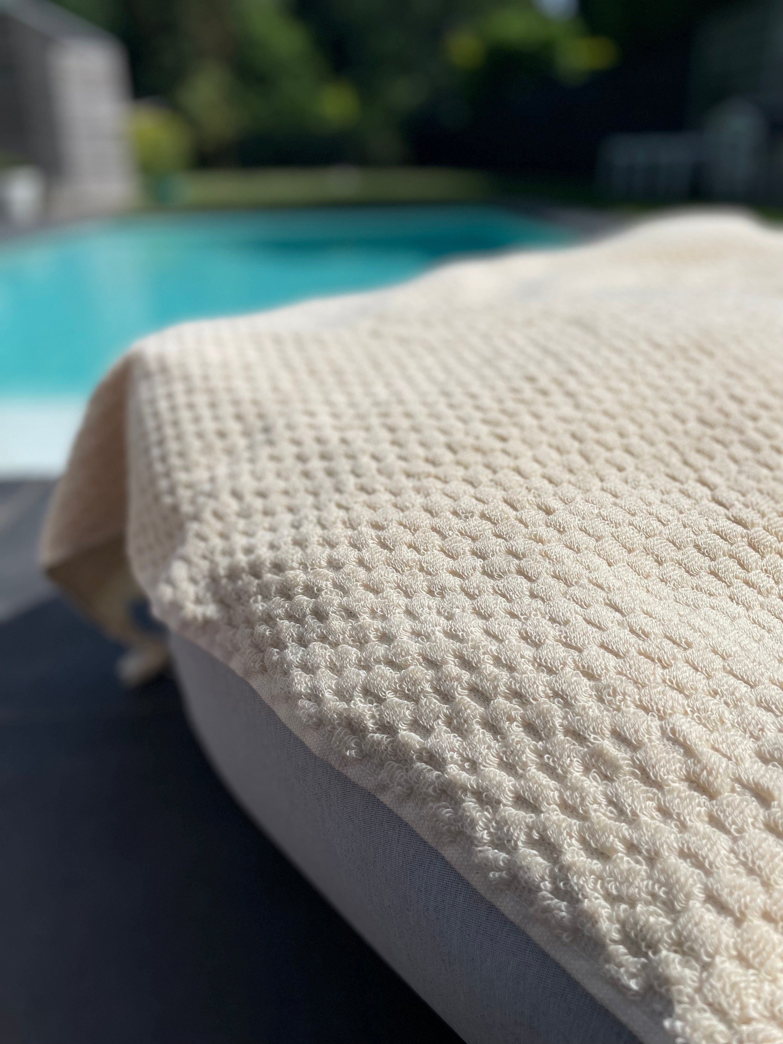Pom pom handdoek ecru