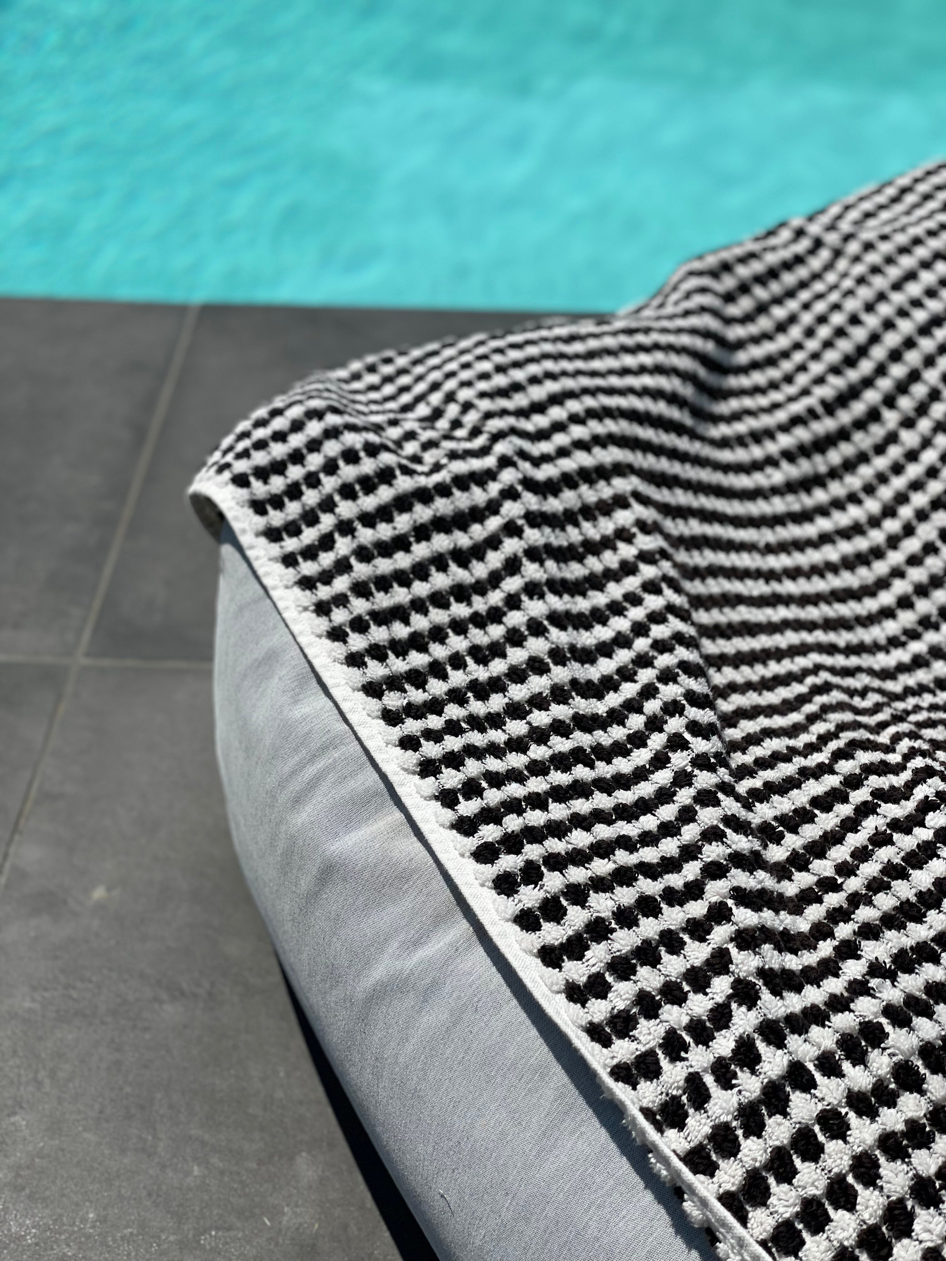 Pom pom handdoek zwart-wit
