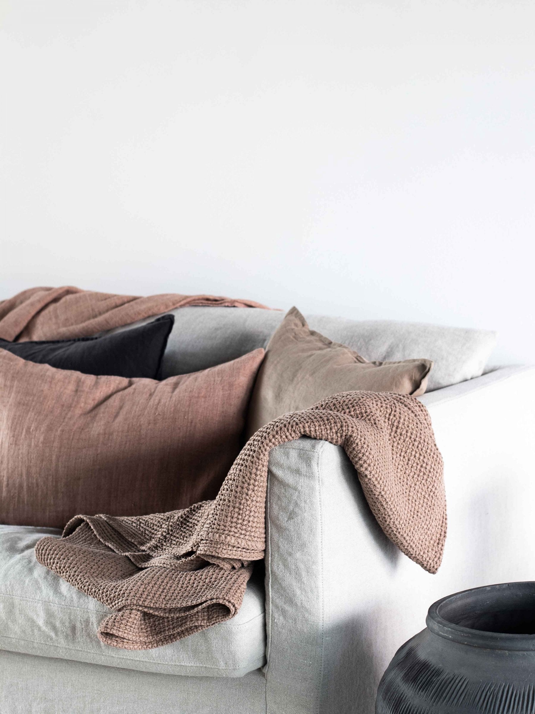 Linnen kussen Margaux kleur Almond