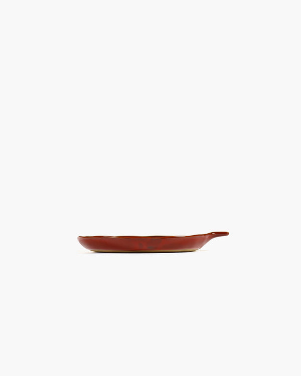 Assiette avec poignée - La Mère by Marie Michielssen - Venetian red