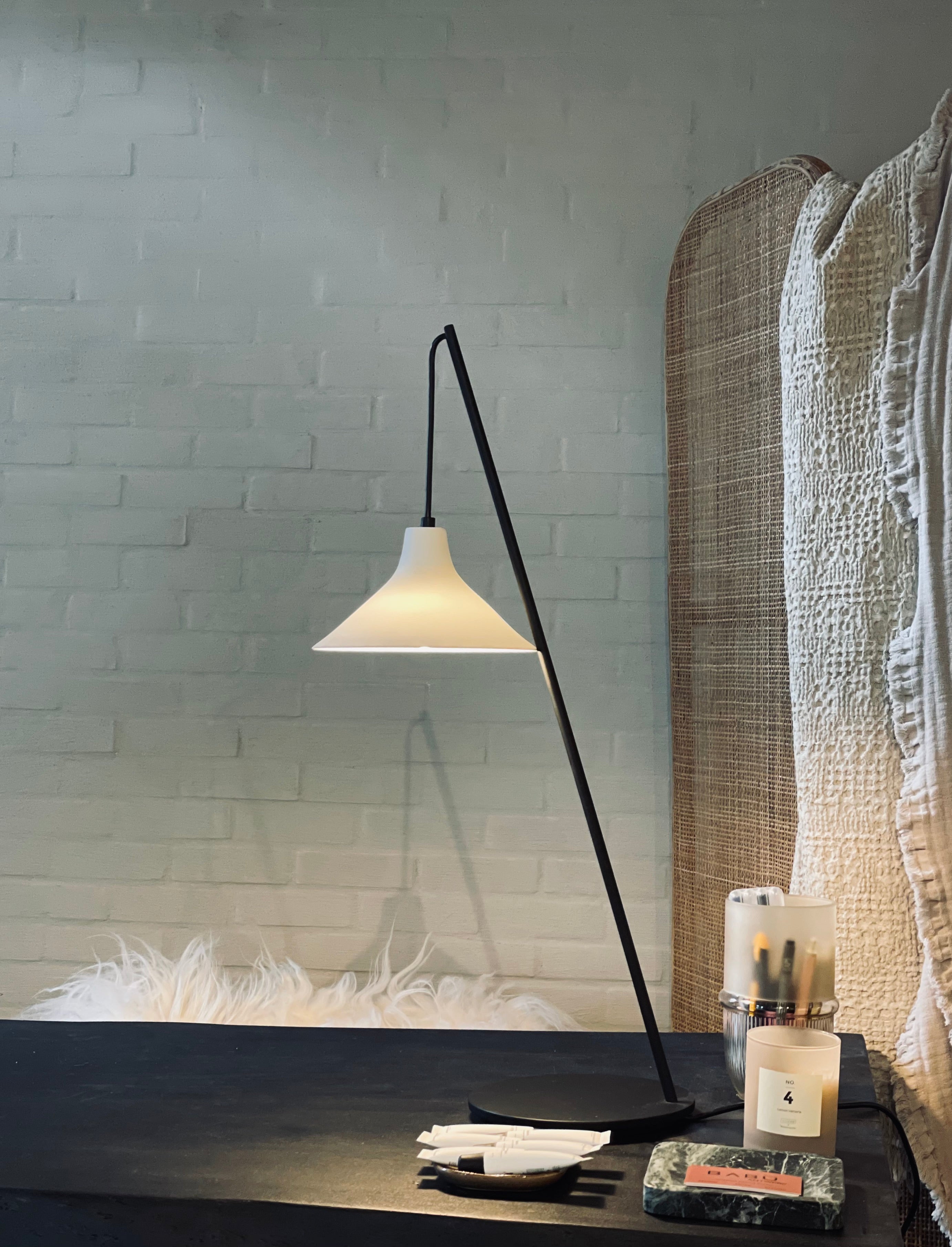 Table lamp Seam - by Seppe Van Heusden