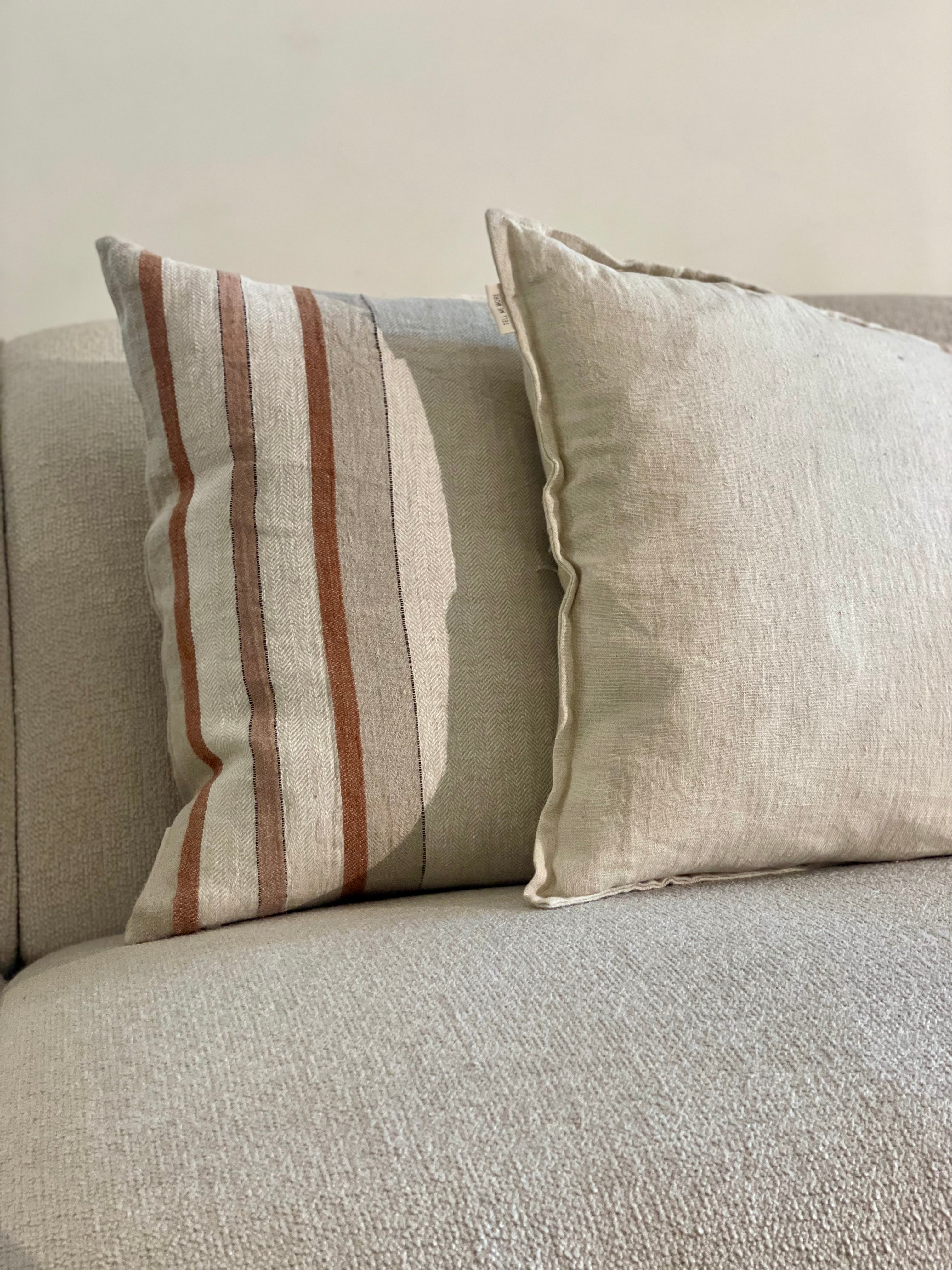 Marion linen cushion color wheat