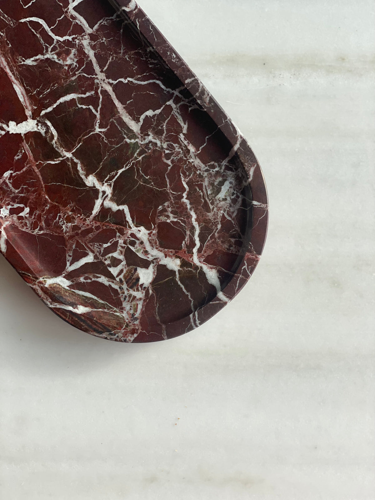 Oval tray Rosso Levanto