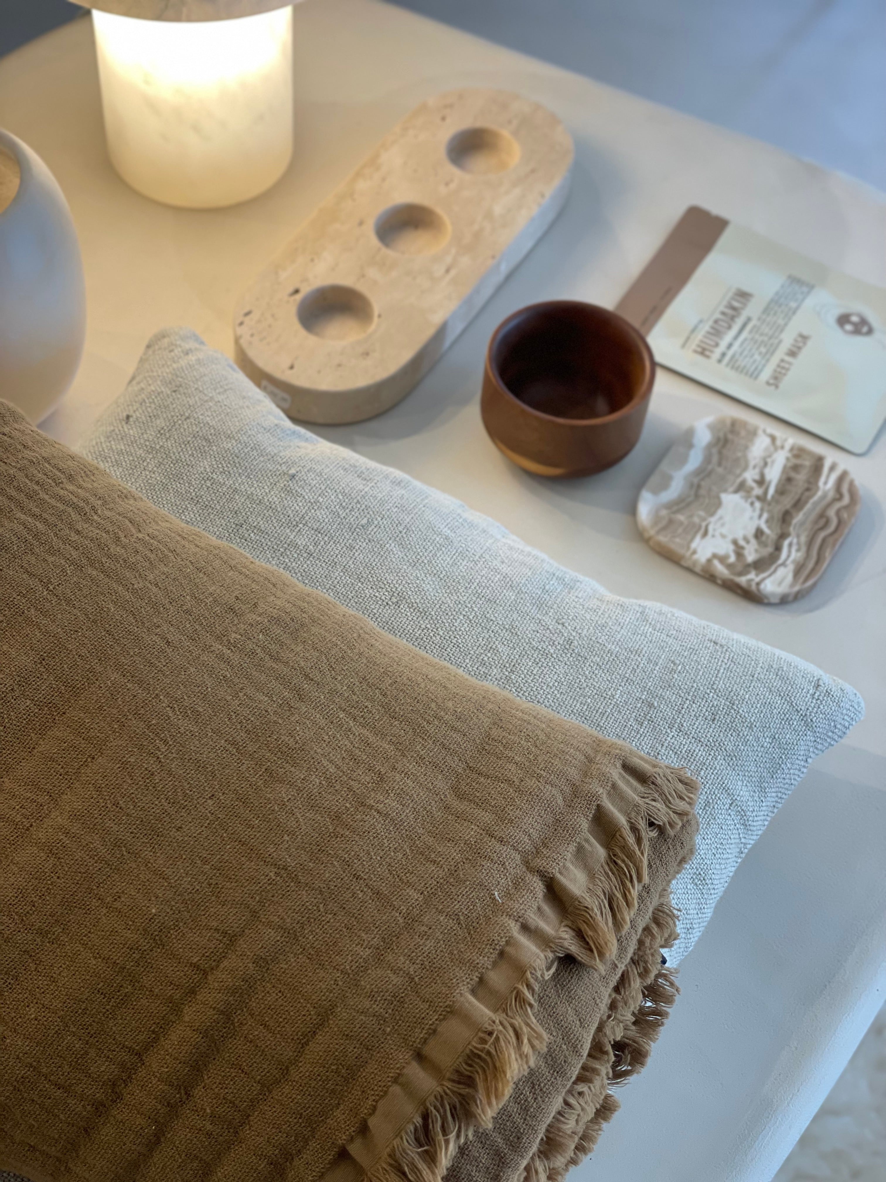 Candle holder in Travertine