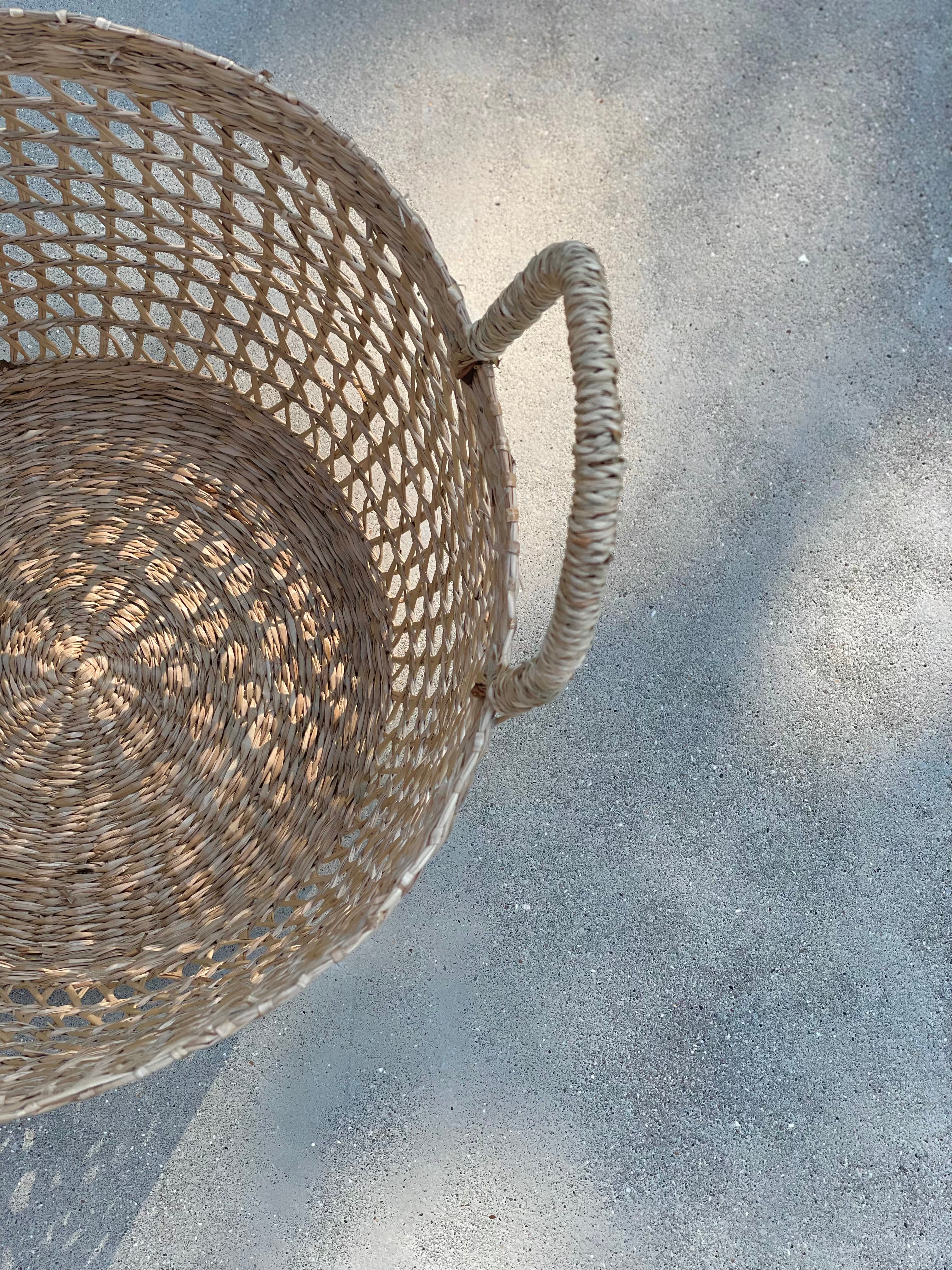 Storage basket in seagrass