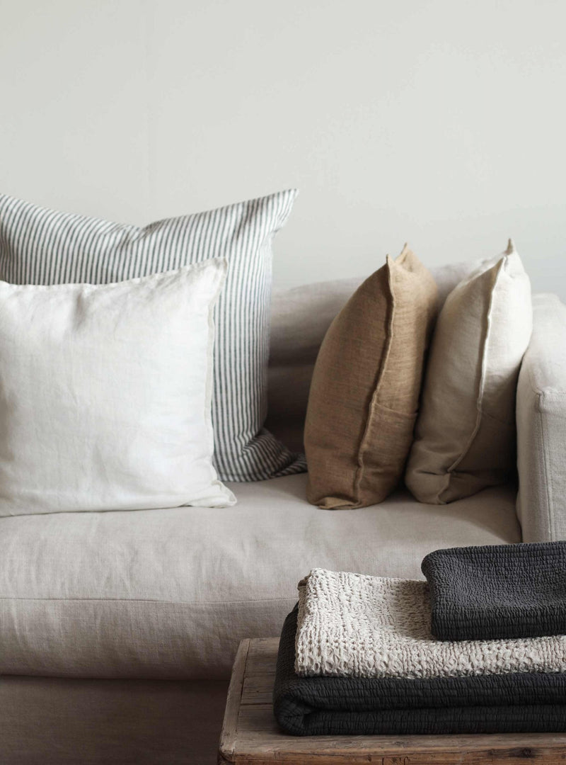 Marion linen cushion color pampas