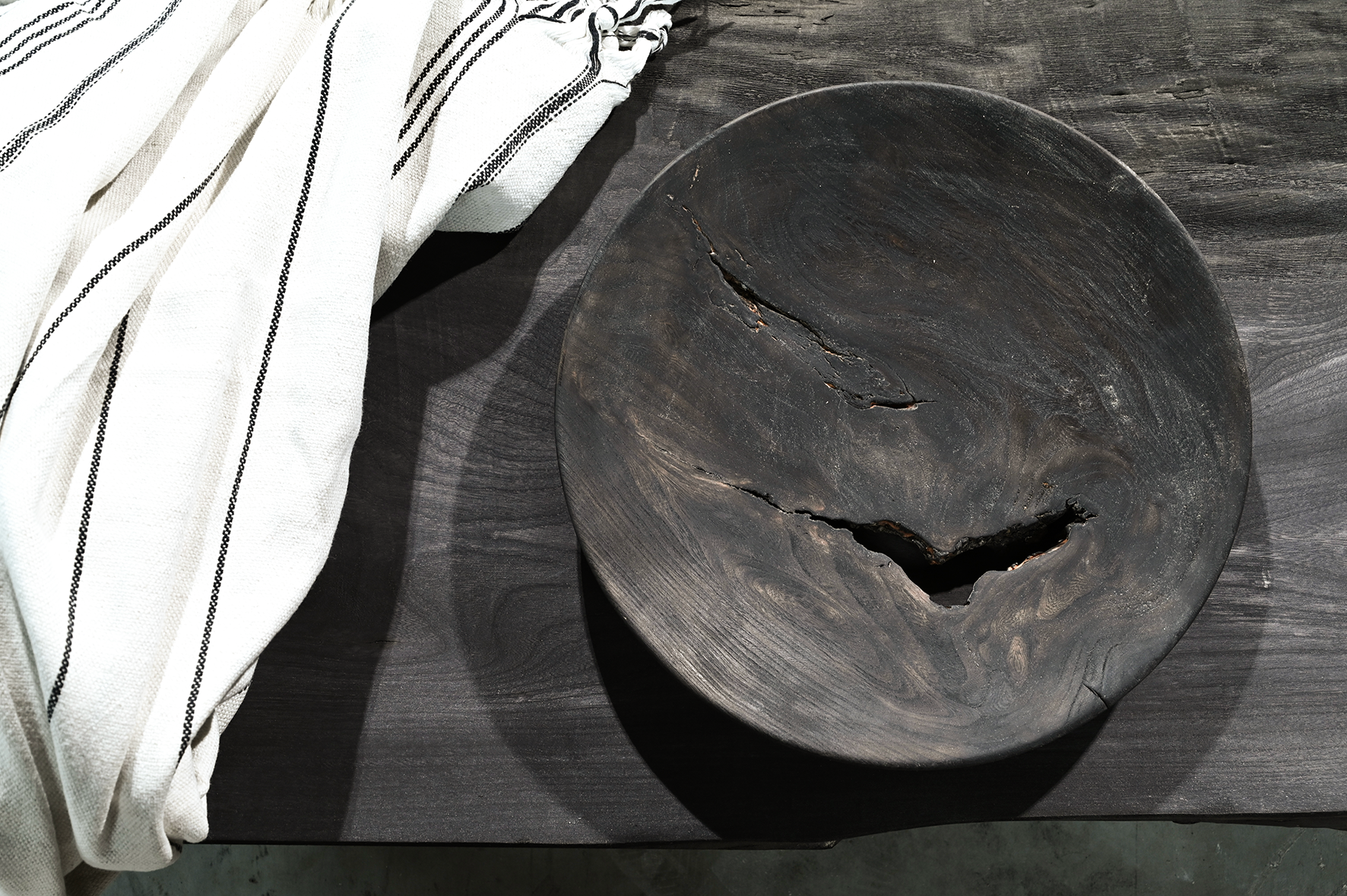 Platter French oak L black